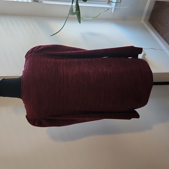 Maroon puffed sleeve top - Picture 7 of 8